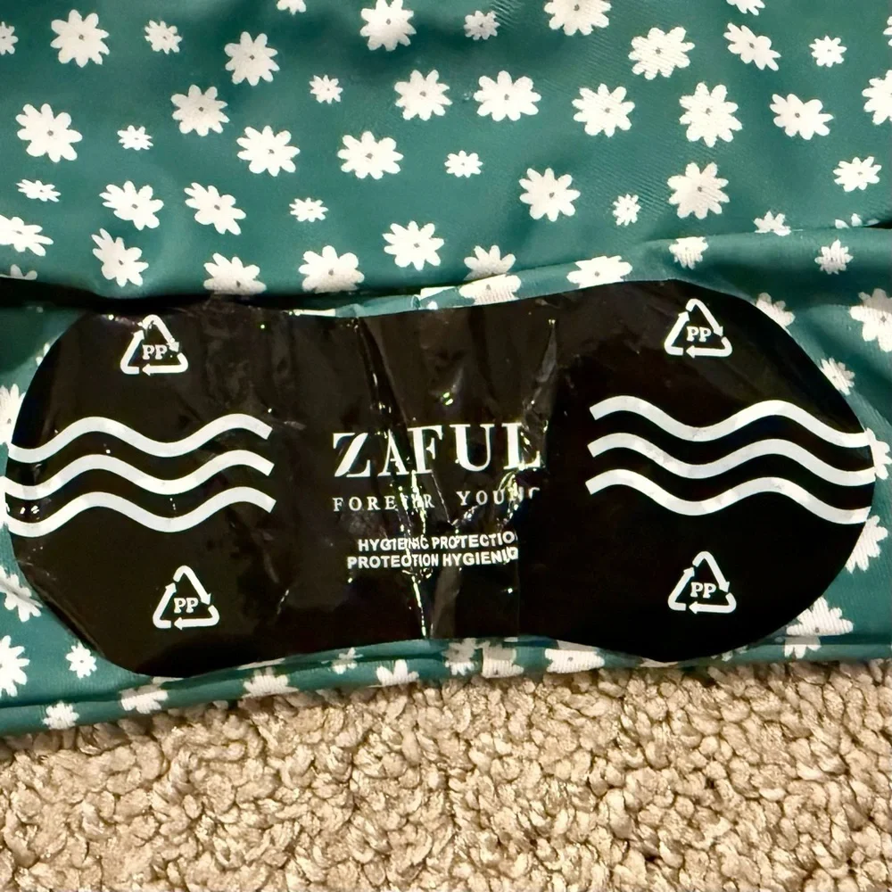 Zaful Green Bikini with White Floral Design, size M - Picture 3 of 4